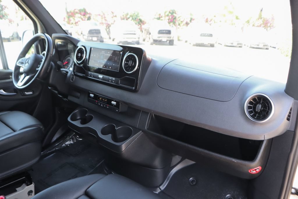 Used 2023 Mercedes-Benz Sprinter 2500 image 35
