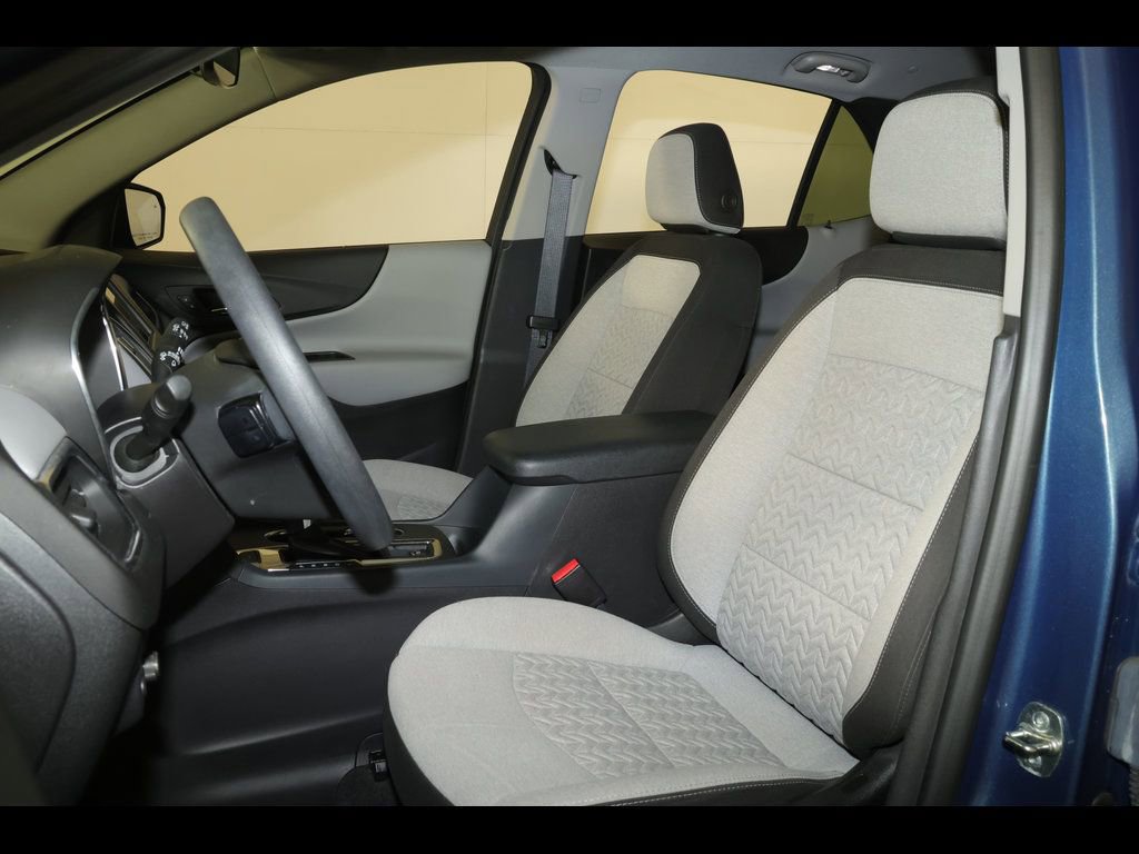 Used 2024 Chevrolet Equinox LS w/ LS Convenience Package image 3