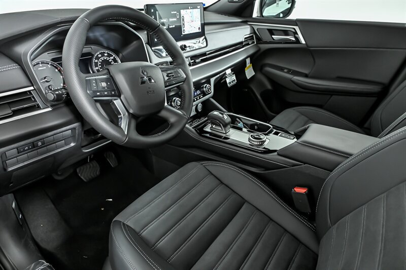 New 2026 Mitsubishi Outlander LE FWD image 38