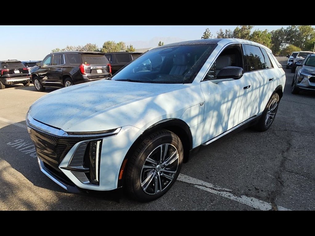 Used 2024 Cadillac Lyriq Luxury RWD image 3