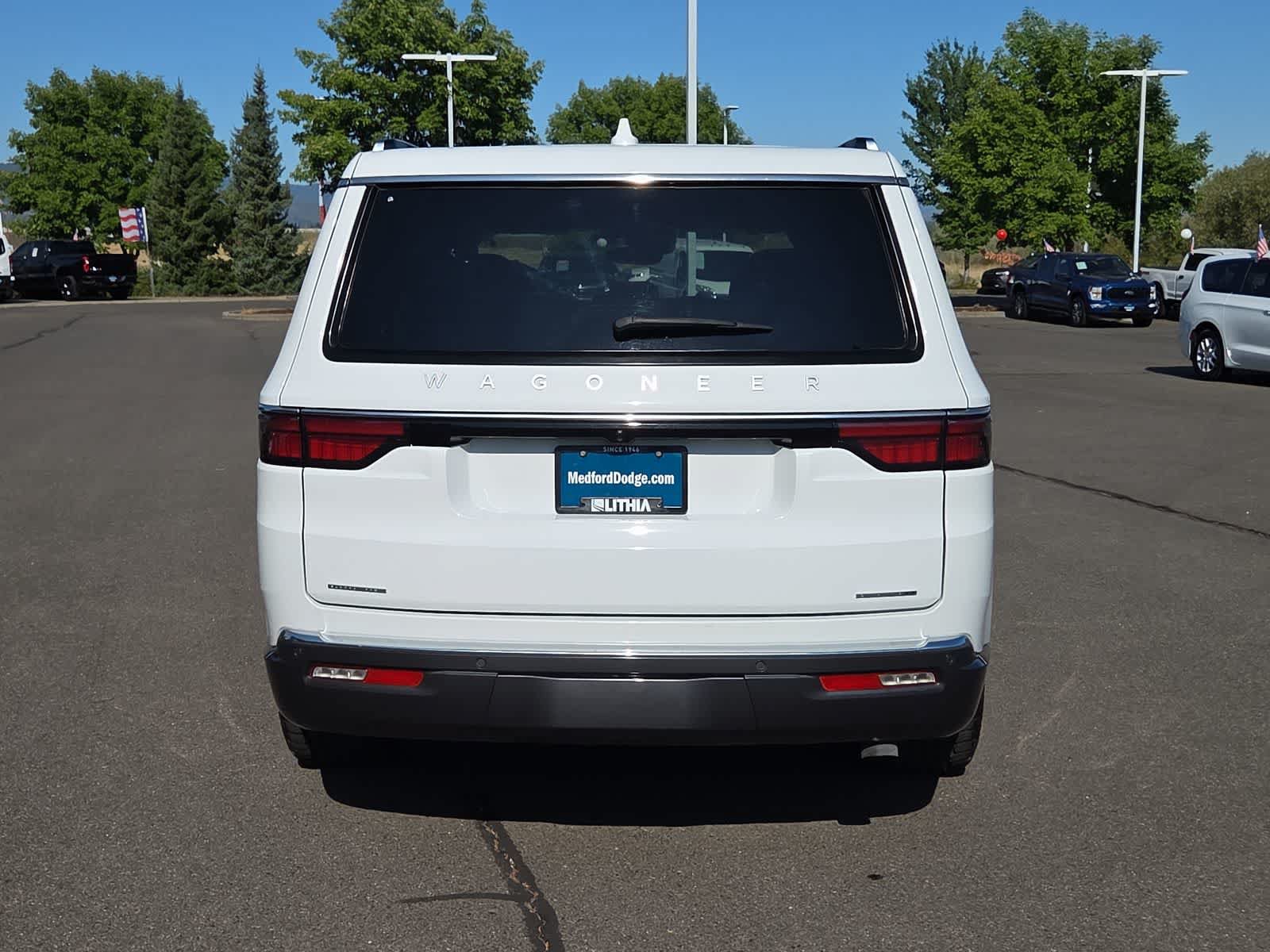 Used 2022 Jeep Wagoneer Series III AWD/4WD image 13