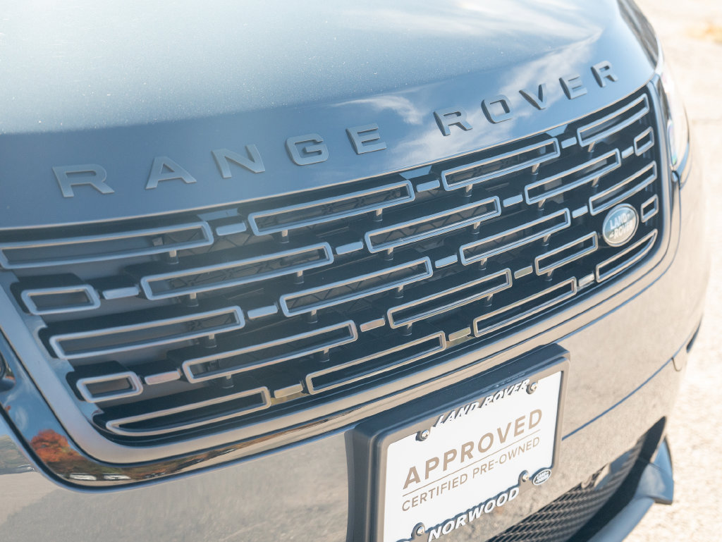 Certified 2026 Land Rover Range Rover Velar Dynamic SE AWD/4WD image 16