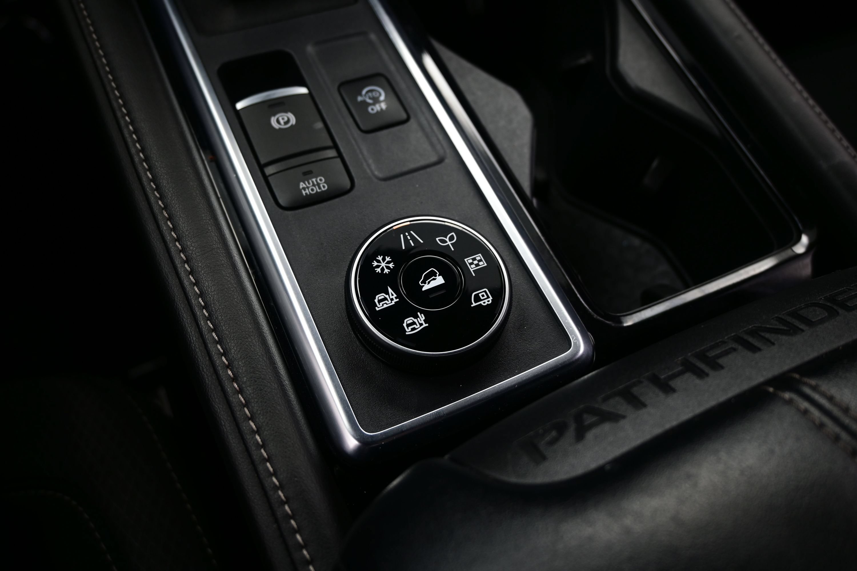 Used 2023 Nissan Pathfinder SV AWD/4WD image 23