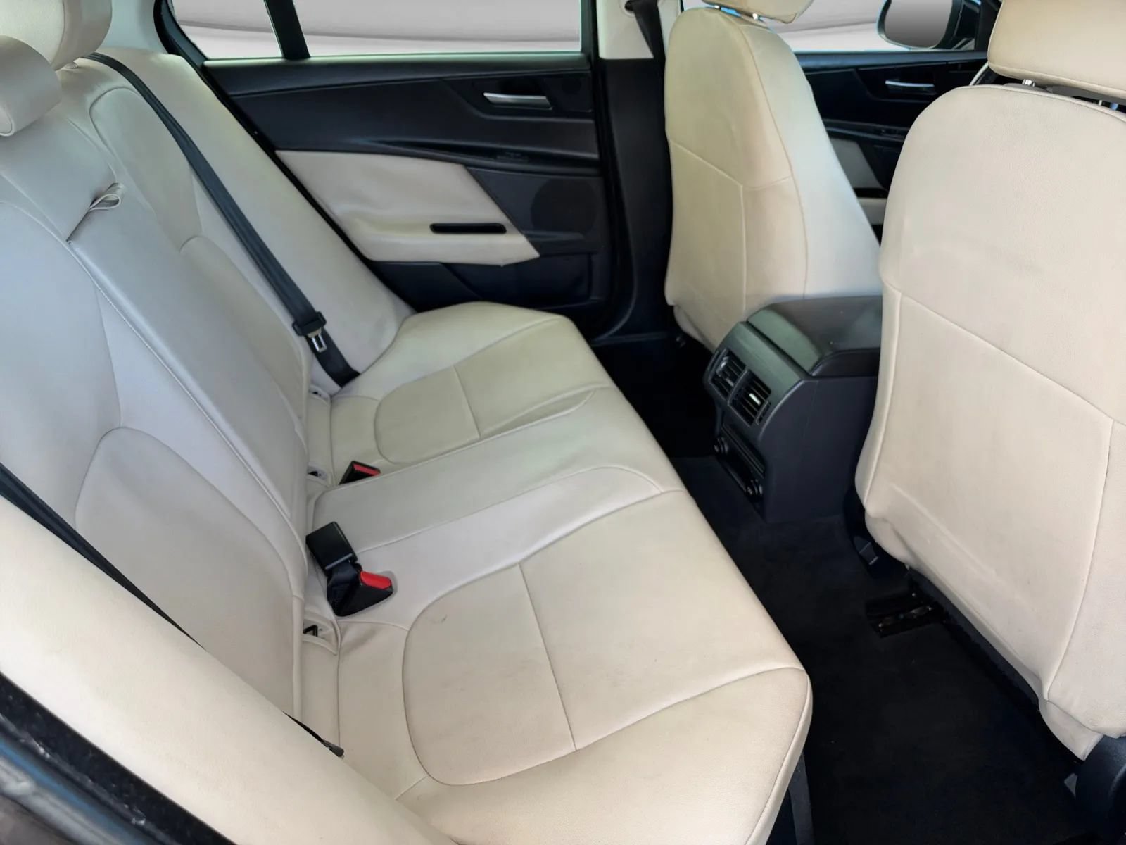 Used 2017 Jaguar XE RWD image 21