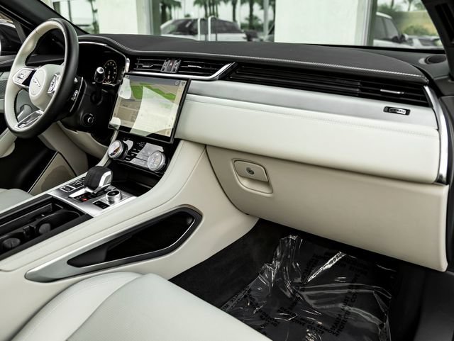 Certified 2025 Jaguar F-PACE R-Dynamic S AWD/4WD image 37