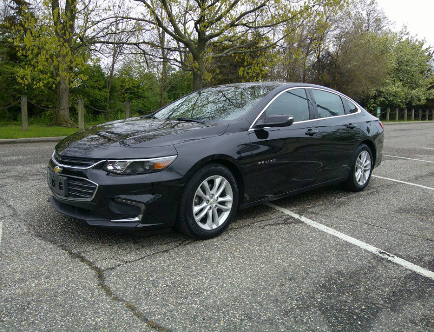 Used 2017 Chevrolet Malibu LT w/ Leather Package FWD image 7