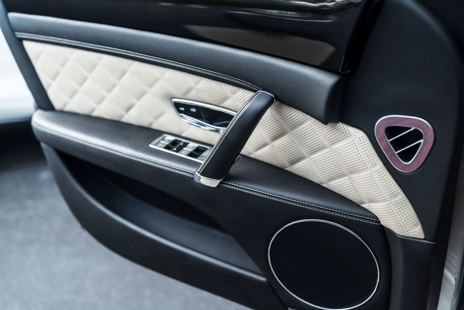 Used 2017 Bentley Flying Spur S V8 image 54