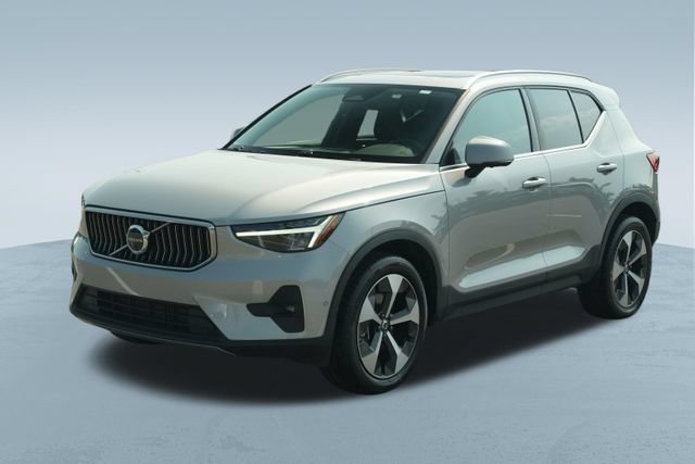 Used 2025 Volvo XC40 B5 Plus AWD/4WD image 3