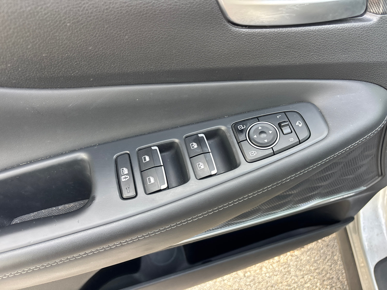 Used 2022 Hyundai Santa Fe Limited w/ Cargo Package AWD/4WD image 13
