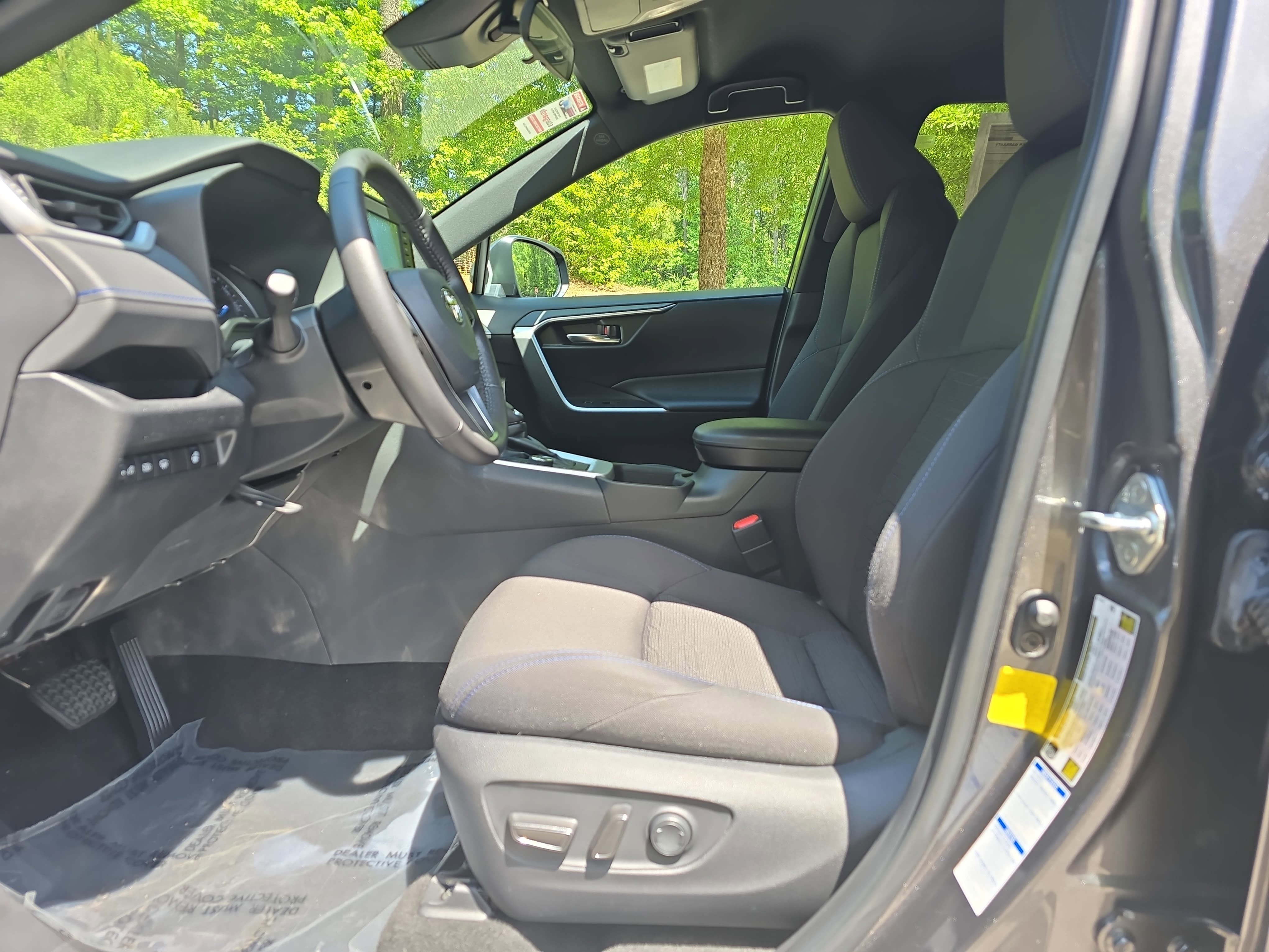 Used 2022 Toyota RAV4 SE w/ SE Grade Weather Package AWD/4WD image 14