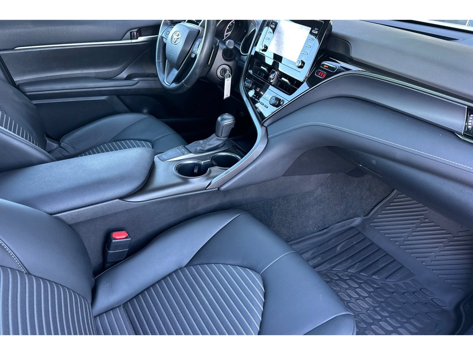 Used 2024 Toyota Camry SE FWD image 16