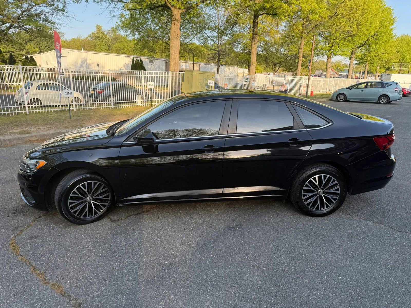 Used 2019 Volkswagen Jetta SE FWD image 4