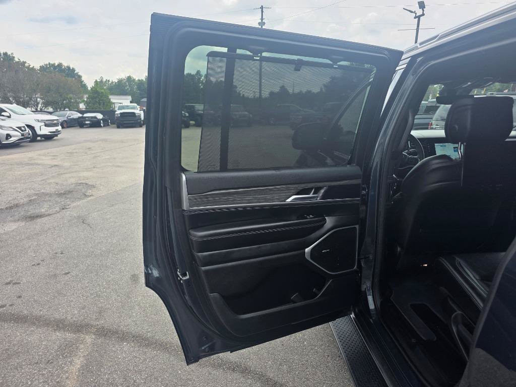 Used 2022 Jeep Wagoneer Series III w/ Convenience Group I AWD/4WD image 8