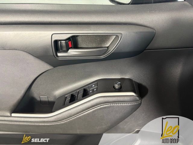 Used 2021 Toyota Highlander LE image 23