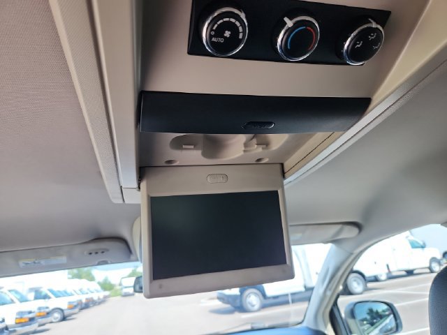 Used 2013 Chrysler Town & Country Touring FWD image 27