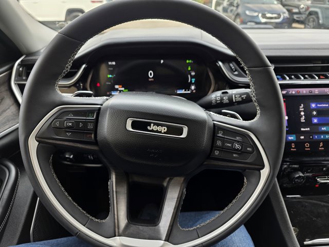 Used 2022 Jeep Grand Cherokee Limited 4xe w/ Luxury Tech Group II image 5