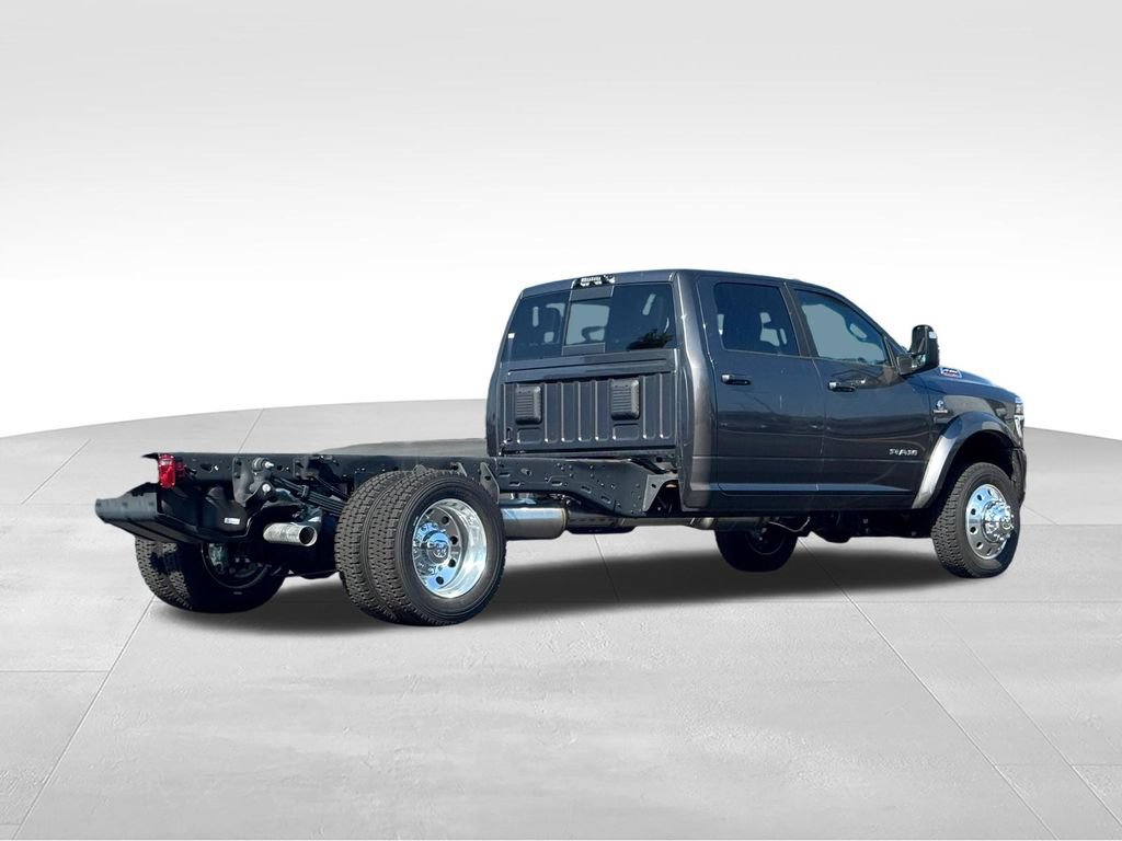 New 2026 RAM 4500 4x4 Crew Cab DRW w/ Laramie Trim Package image 7
