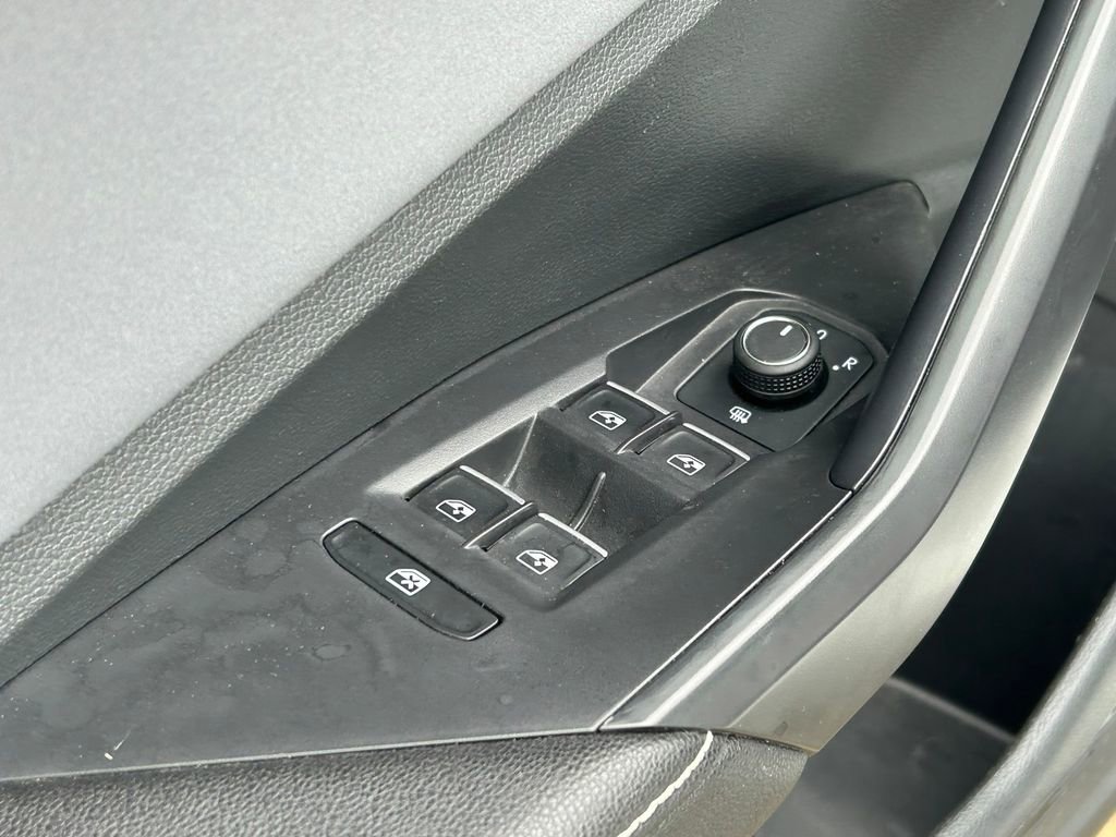 Used 2025 Volkswagen Jetta SE FWD image 22