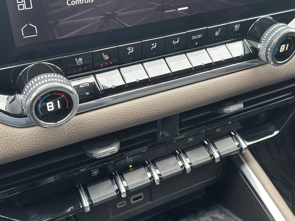 Used 2024 GMC Canyon Denali image 29