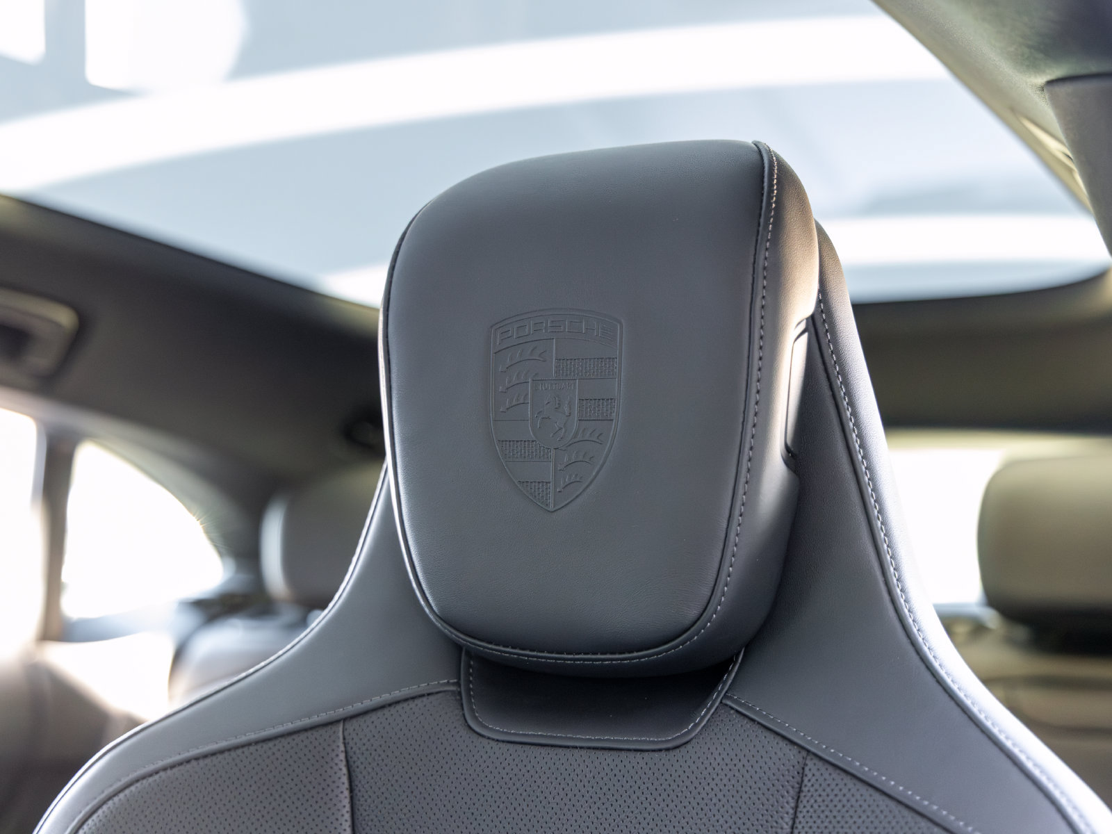 Certified 2025 Porsche Taycan 4S AWD/4WD image 32