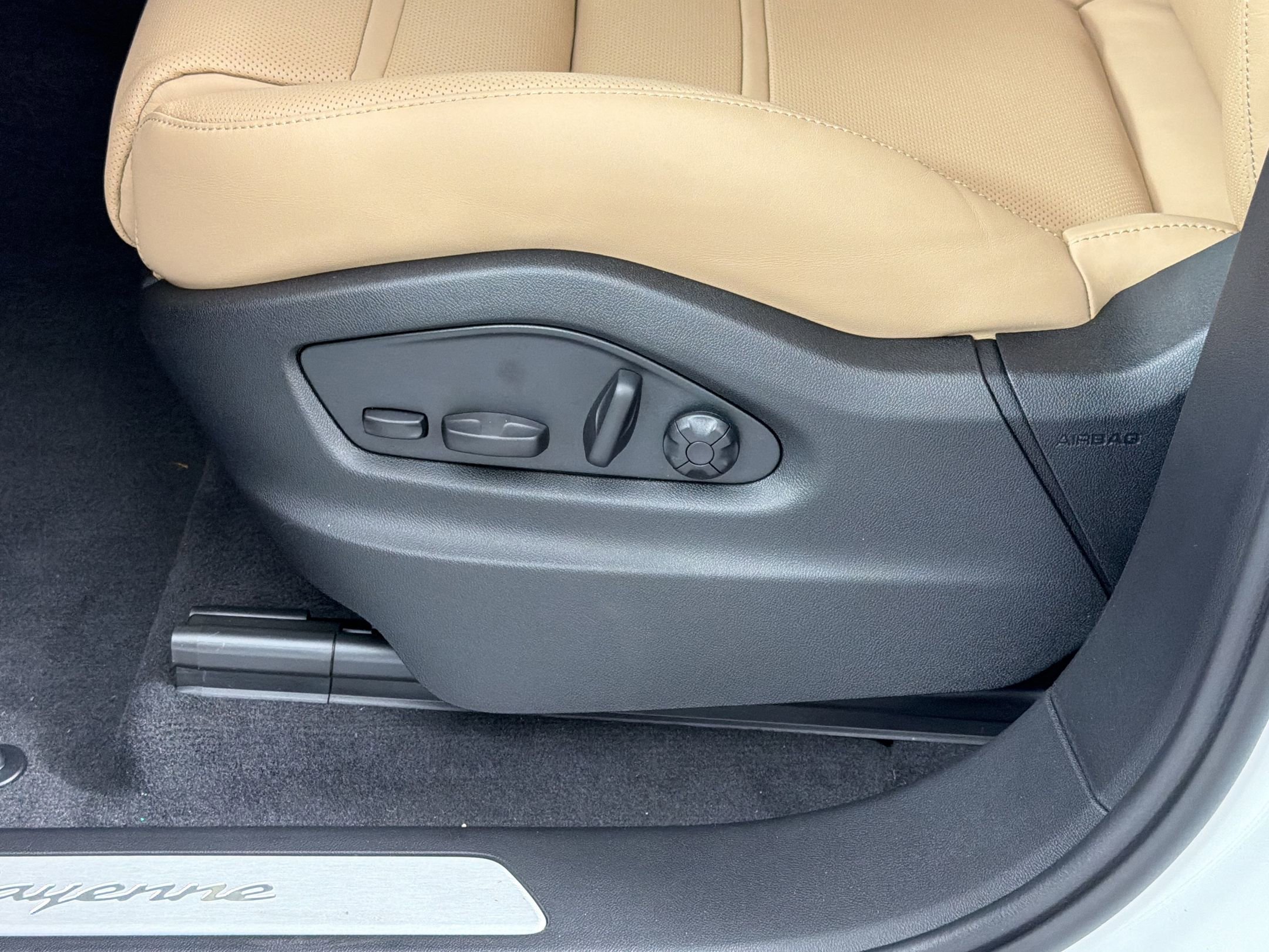 New 2026 Porsche Cayenne E-Hybrid Coupe AWD/4WD image 16