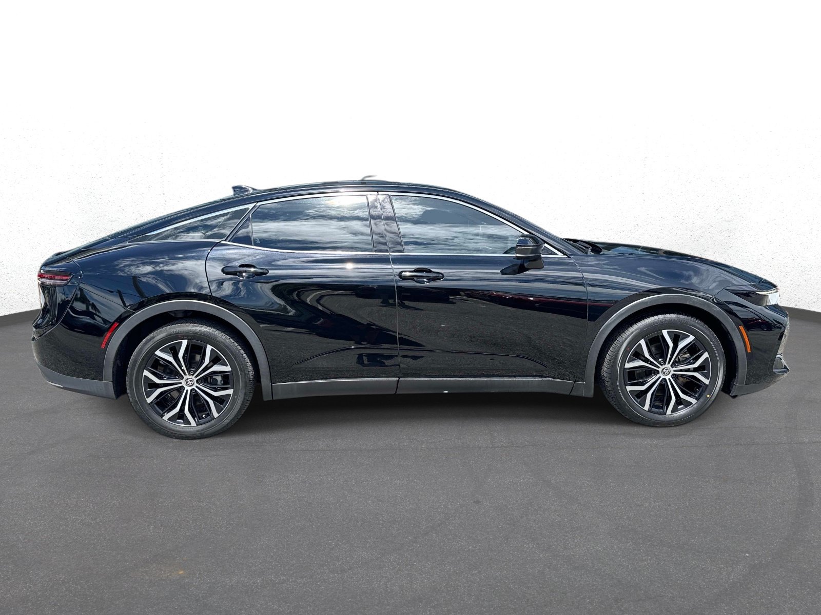 Used 2023 Toyota Crown AWD/4WD image 2