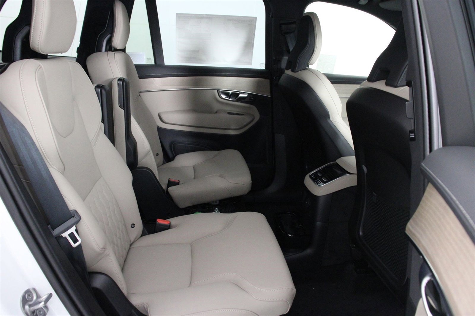 New 2026 Volvo XC90 T8 Plus image 11
