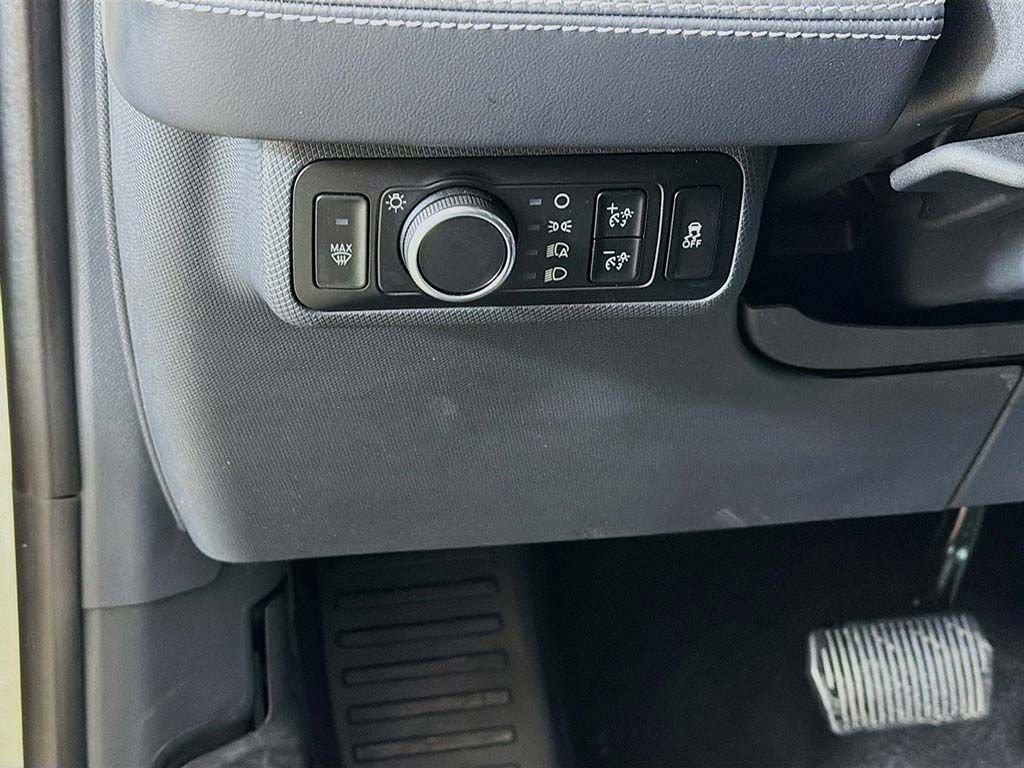 Used 2025 Ford Mustang Mach-E Premium AWD/4WD image 33