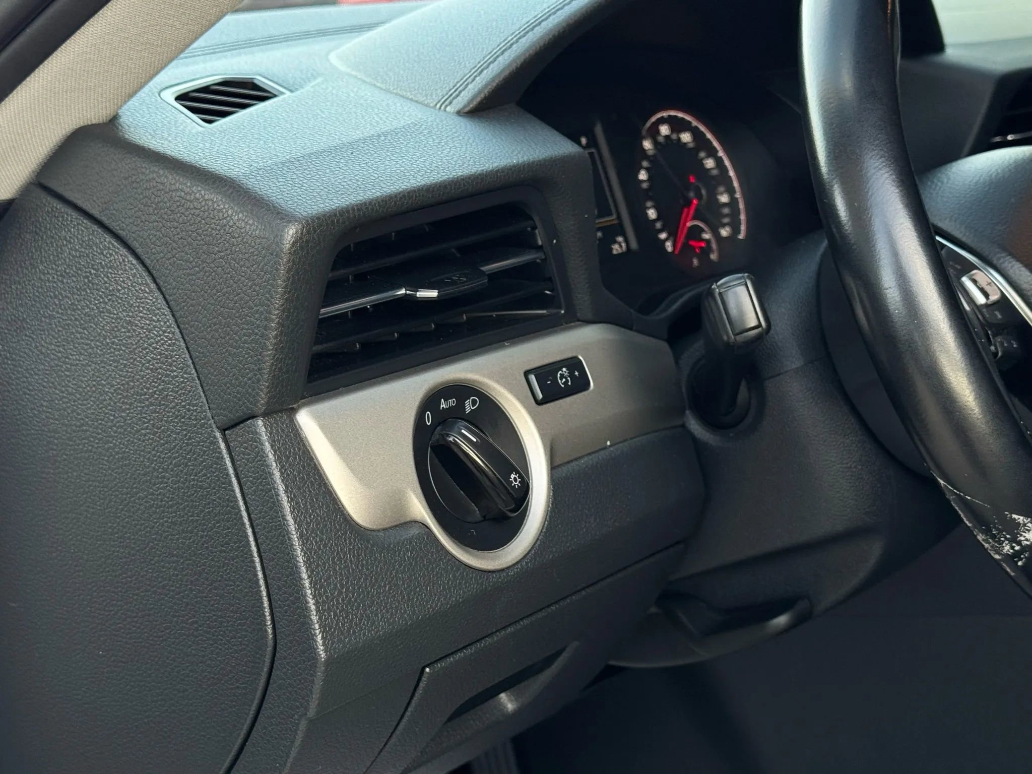 Used 2020 Volkswagen Passat 2.0T SE image 11