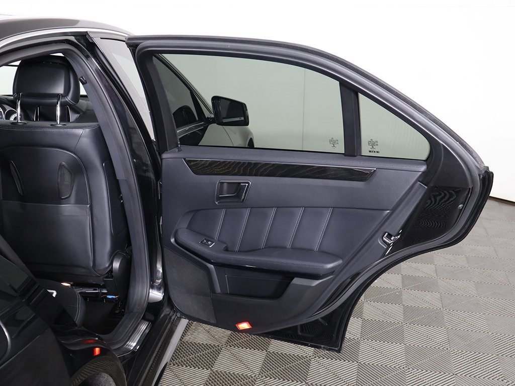 Used 2015 Mercedes-Benz E 400 4MATIC Sedan w/ Lighting Package image 23