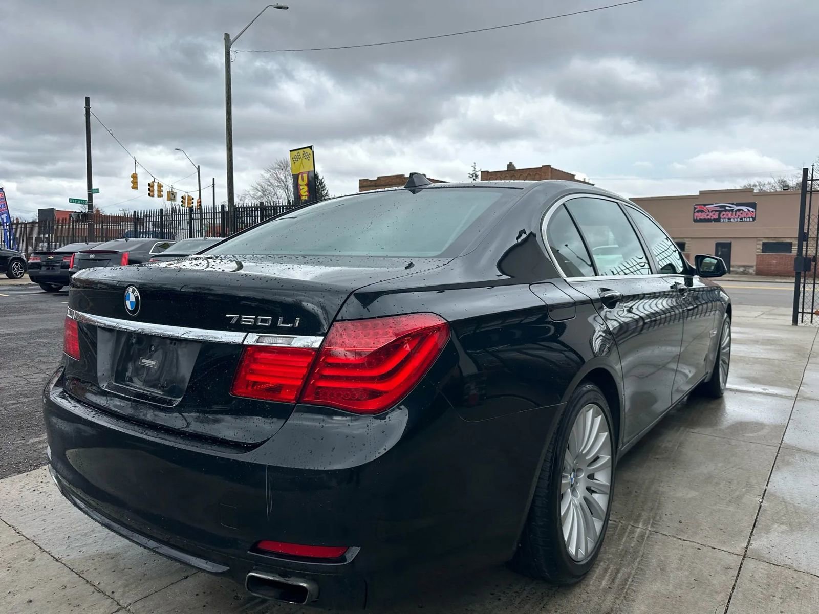 Used 2012 BMW 750Li xDrive image 4