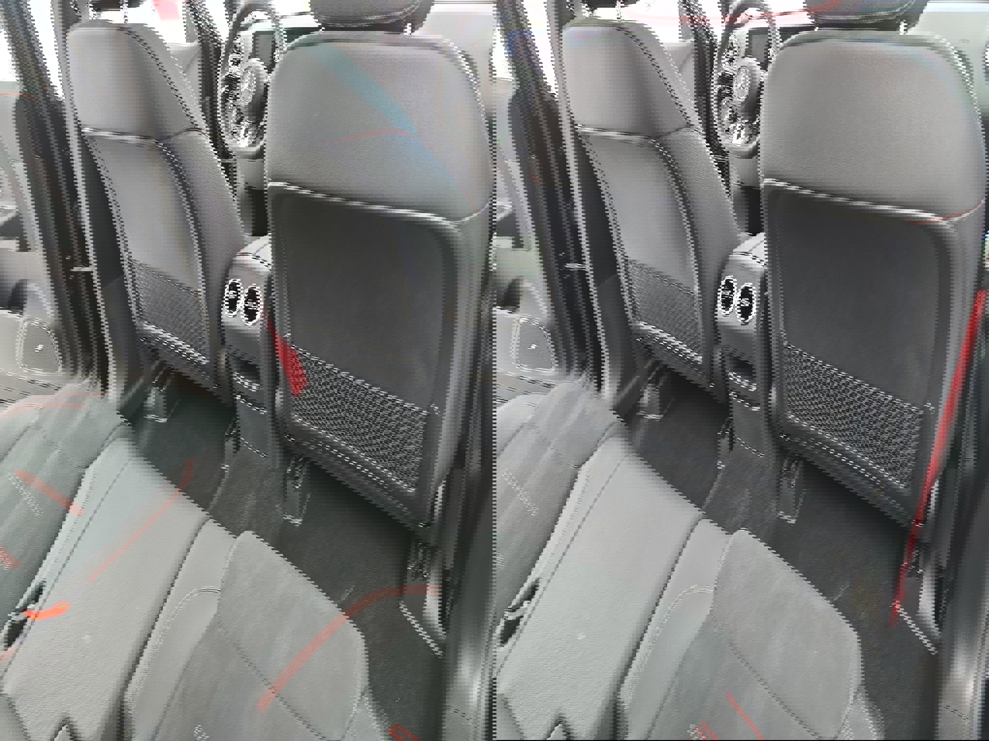 Used 2025 Mercedes-Benz GLB 35 AMG 4MATIC image 11