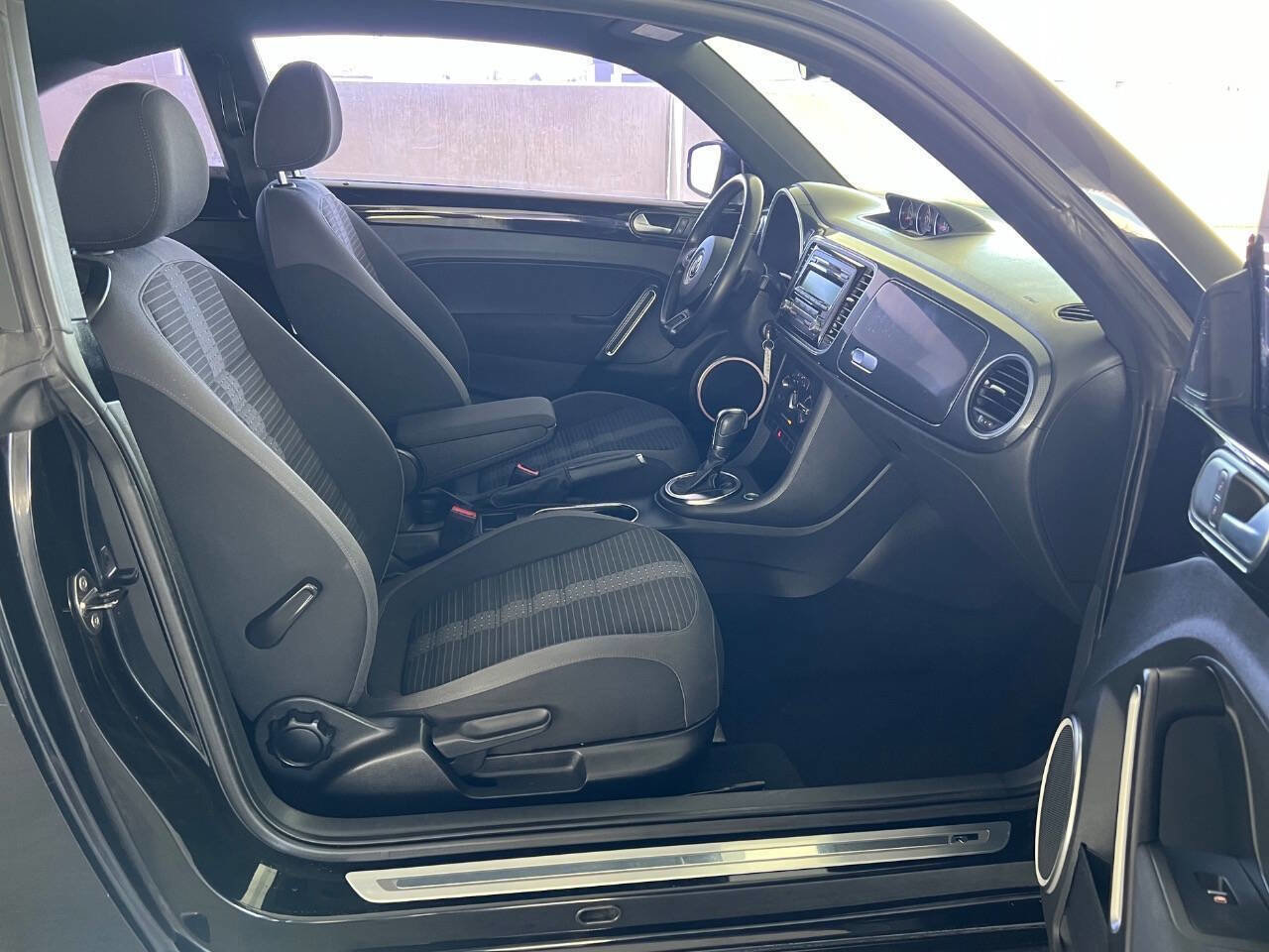 Used 2014 Volkswagen Beetle R-Line FWD image 16