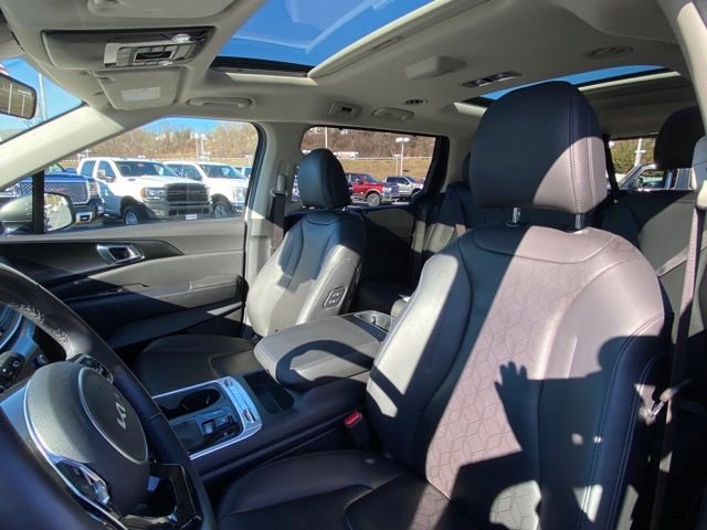 Used 2025 Kia Carnival SX w/ SX Dark Edition Package image 14