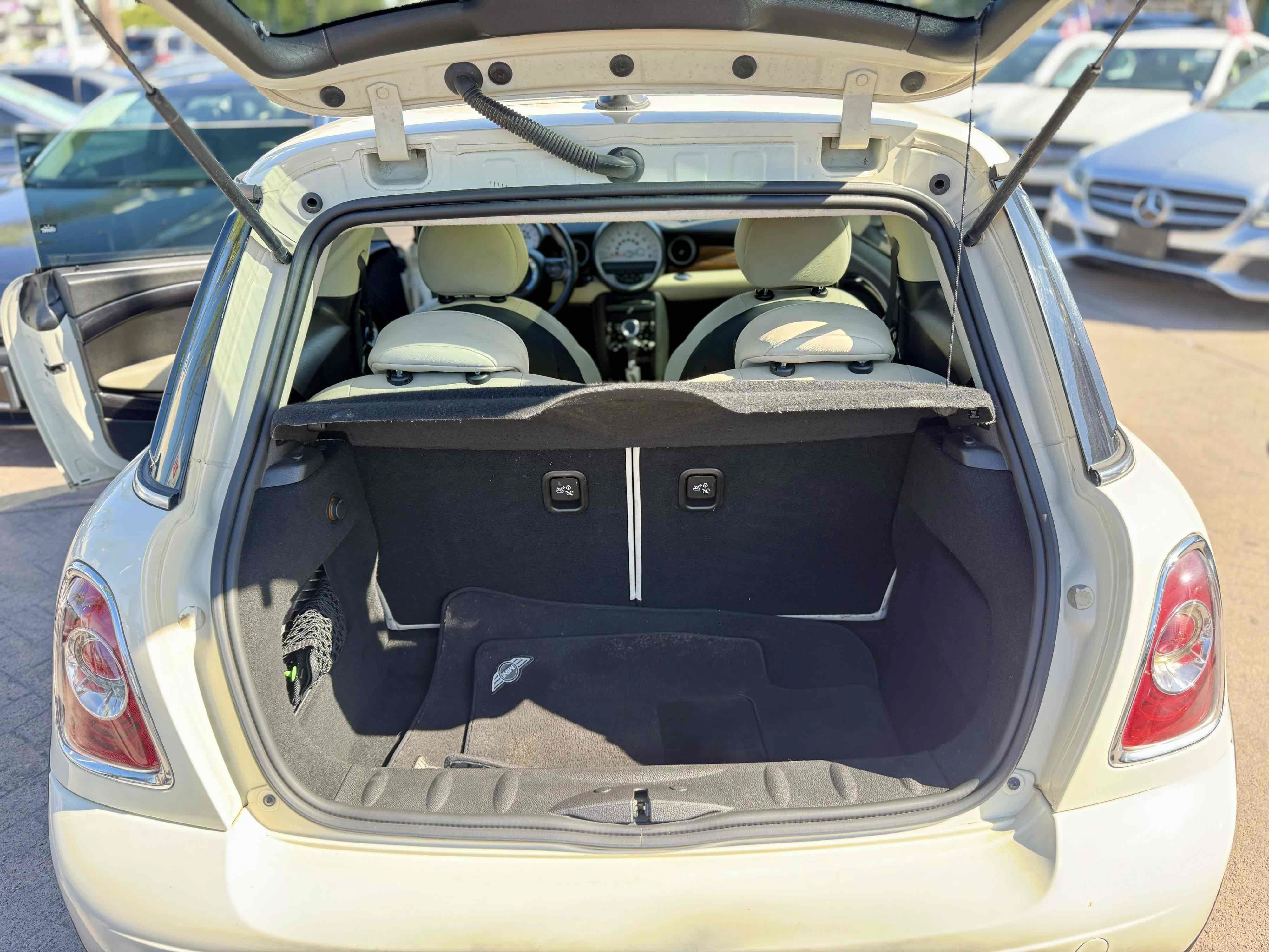 Used 2011 MINI Cooper Hardtop FWD image 11