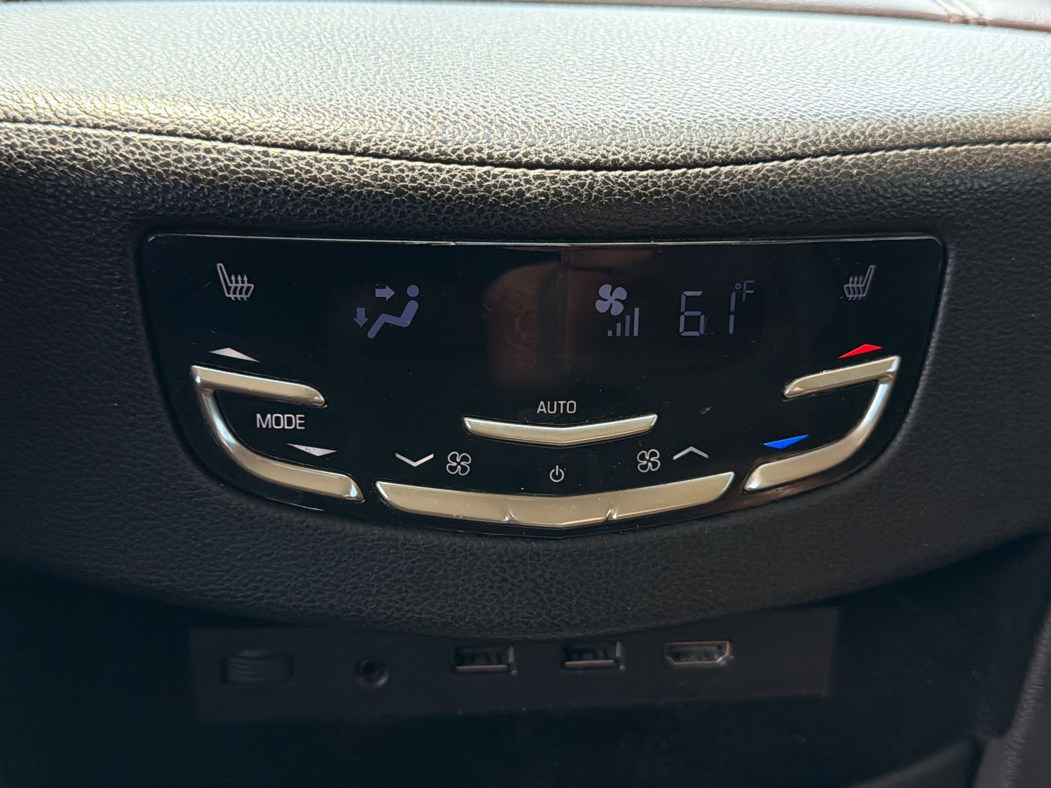 Used 2018 Cadillac Escalade Premium Luxury RWD image 19