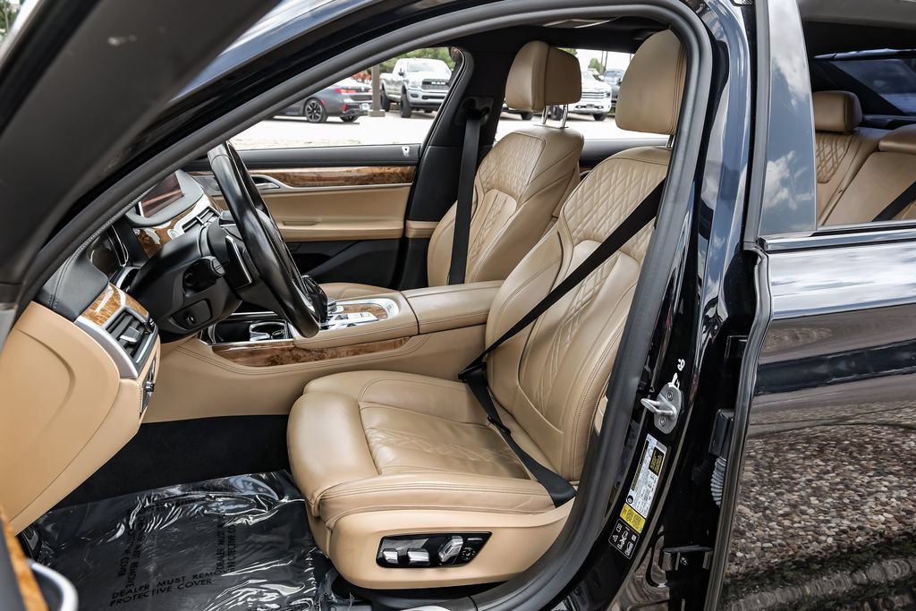 Used 2019 BMW 750i xDrive w/ M Sport Package AWD/4WD image 38