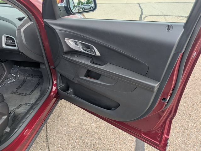 Used 2017 Chevrolet Equinox Premier FWD image 4
