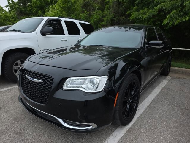 Used 2017 Chrysler 300 C w/ Safetytec Plus Group RWD image 1