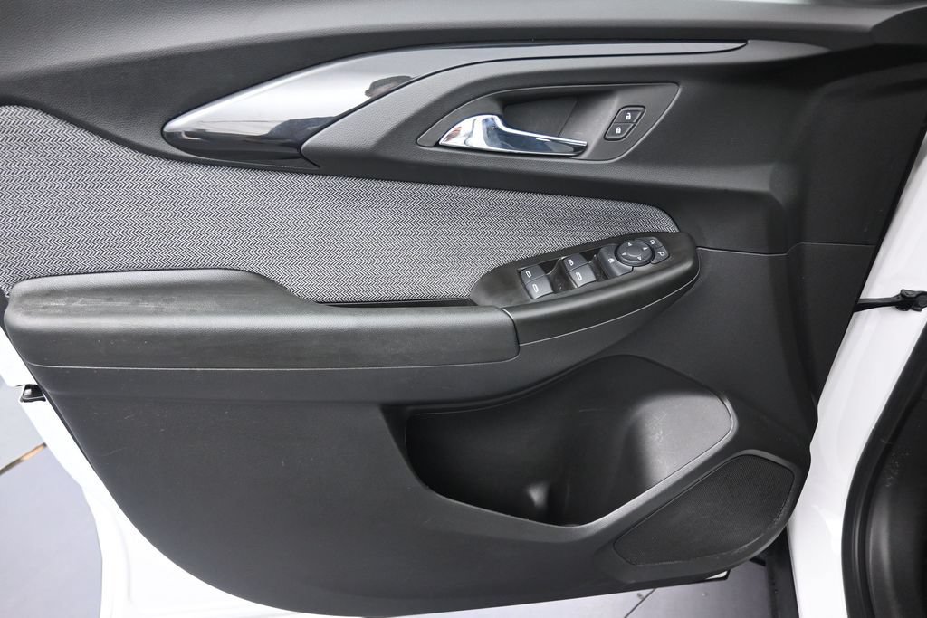 Used 2023 Chevrolet TrailBlazer LS FWD image 11