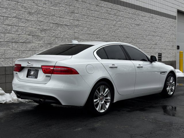 Used 2019 Jaguar XE Premium image 3