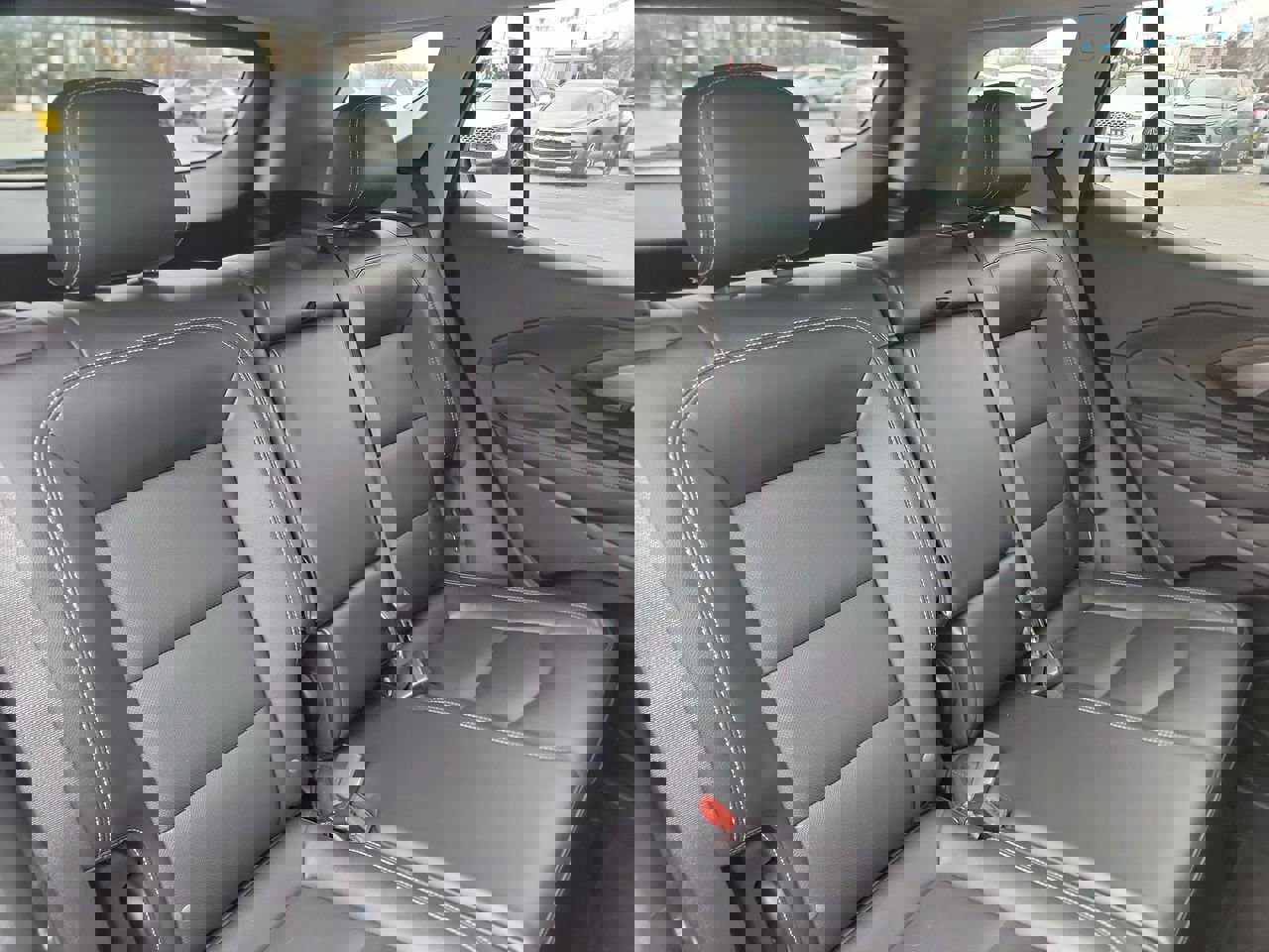 Used 2023 GMC Terrain SLT image 20