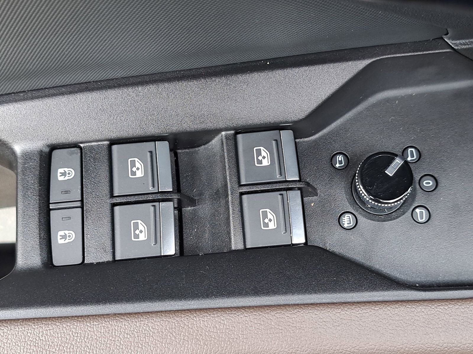 Used 2024 Audi Q4 e-tron Premium Plus image 31