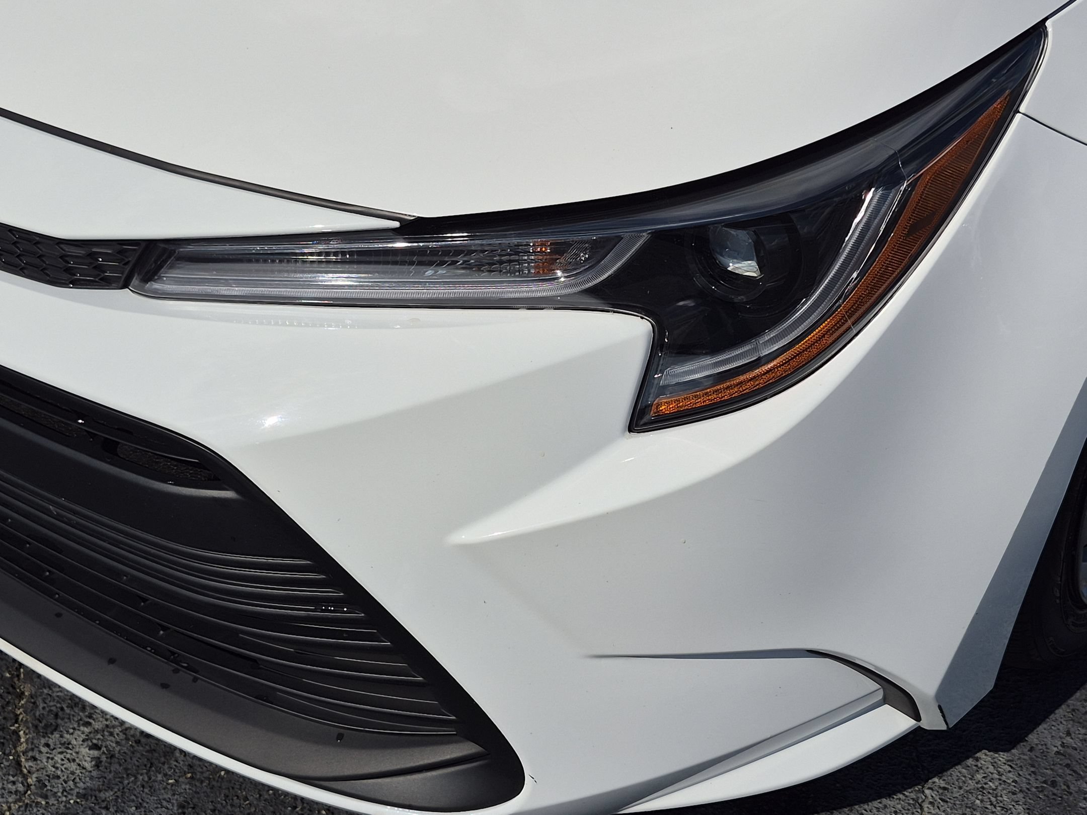 Used 2025 Toyota Corolla LE FWD image 9