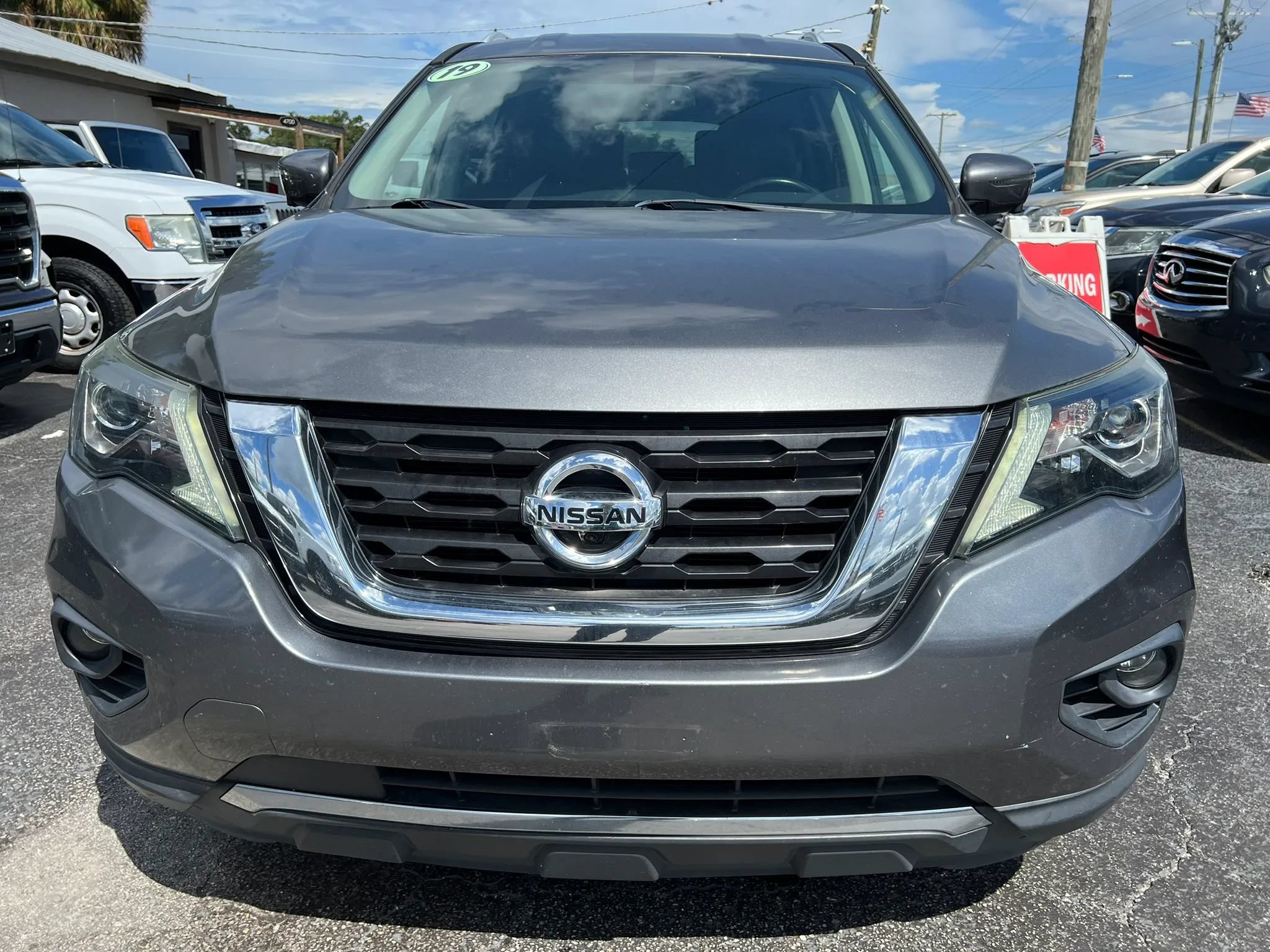 Used 2019 Nissan Pathfinder SL FWD image 3