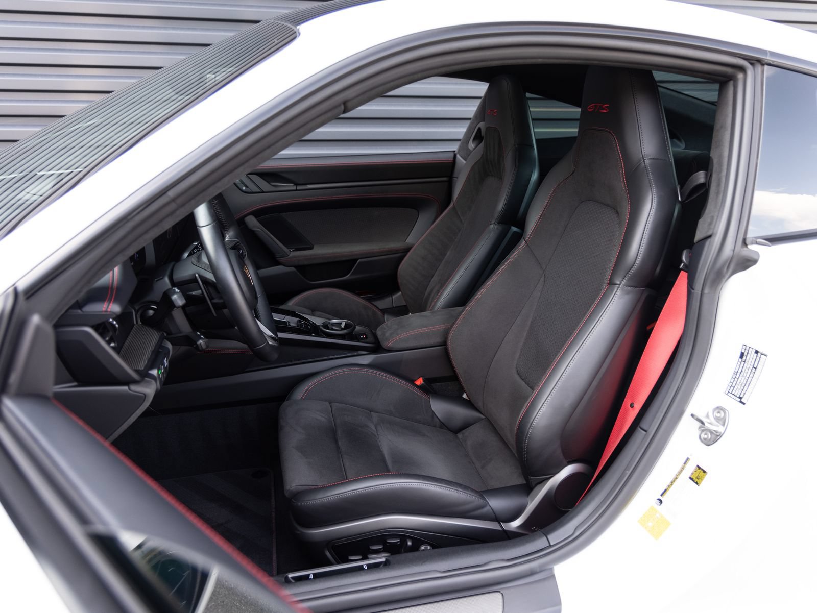 Certified 2025 Porsche 911 Carrera GTS RWD image 5