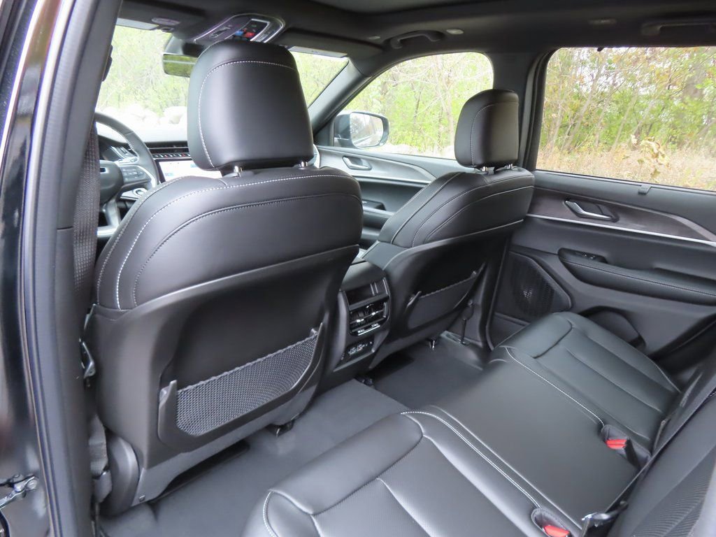 New 2025 Jeep Grand Cherokee Limited w/ Luxury Tech Group II image 23