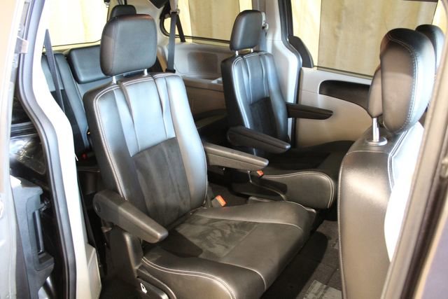 Used 2017 Dodge Grand Caravan SXT image 16