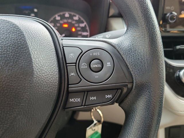 Used 2025 Toyota Corolla Cross L image 19