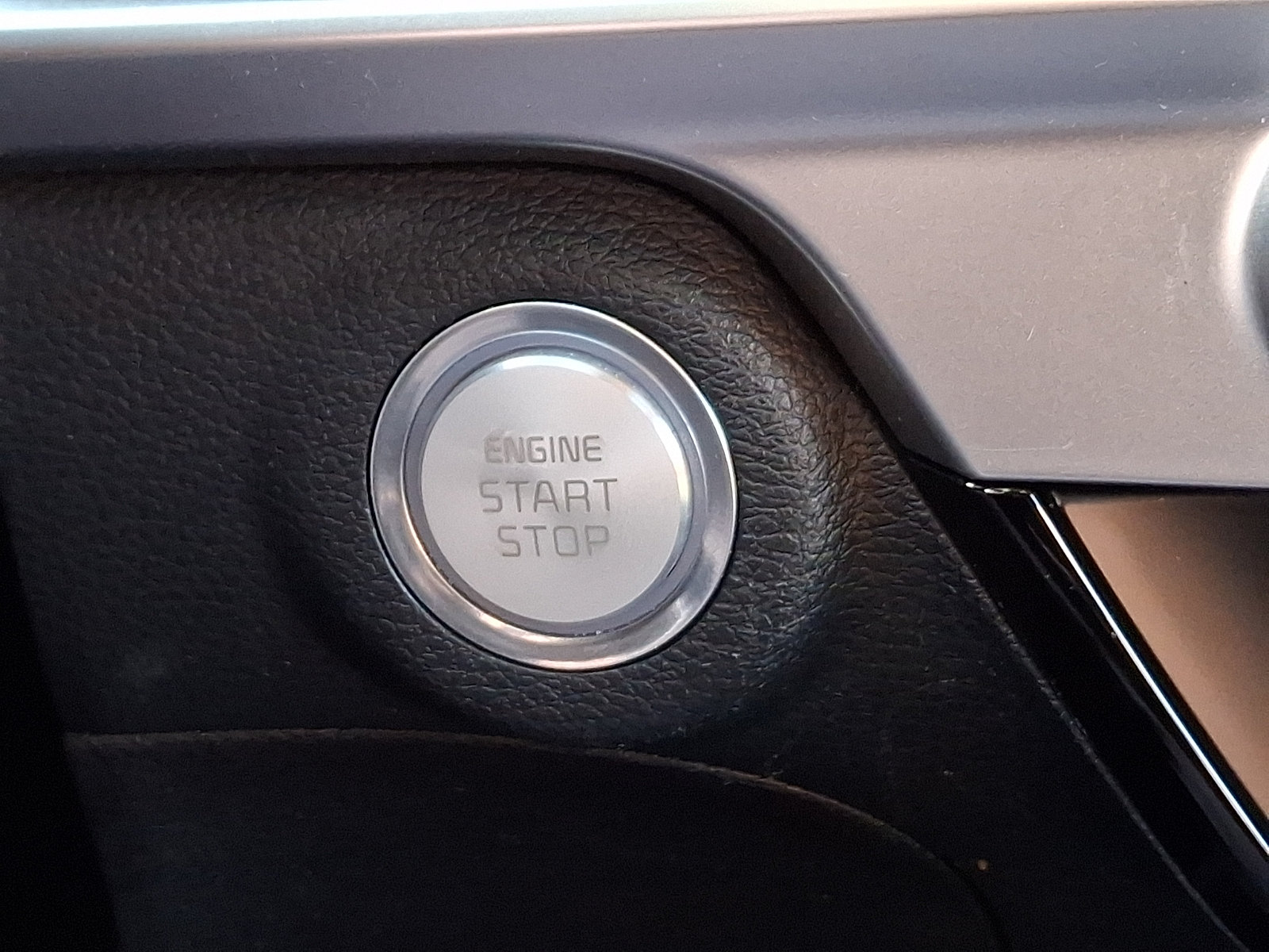 Used 2024 Kia Telluride LX AWD/4WD image 25